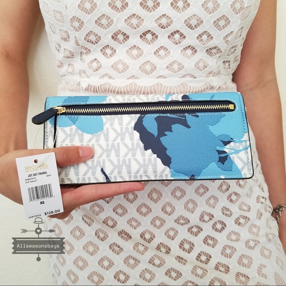 Michael Kors Jet set travel flat wallet navy NWT - Picture 2 of 6